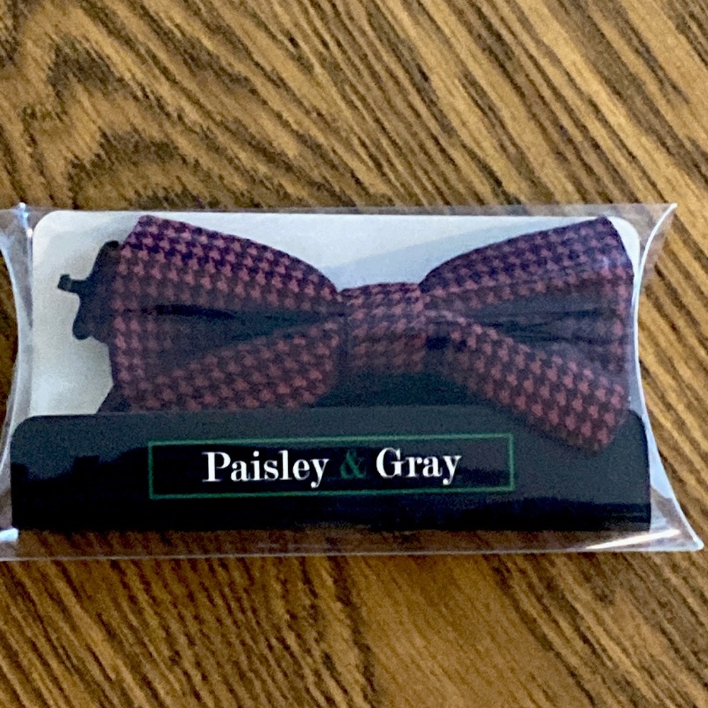 ❤️🤍💙 Paisley and Gray Burgundy bow tie